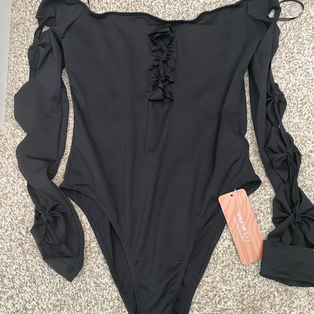 Woman’s Shien top NWT